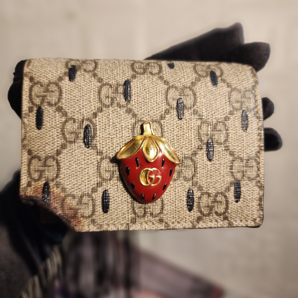 Gucci Beige and Red Strawberry Accent Wallet AUTHENTIC